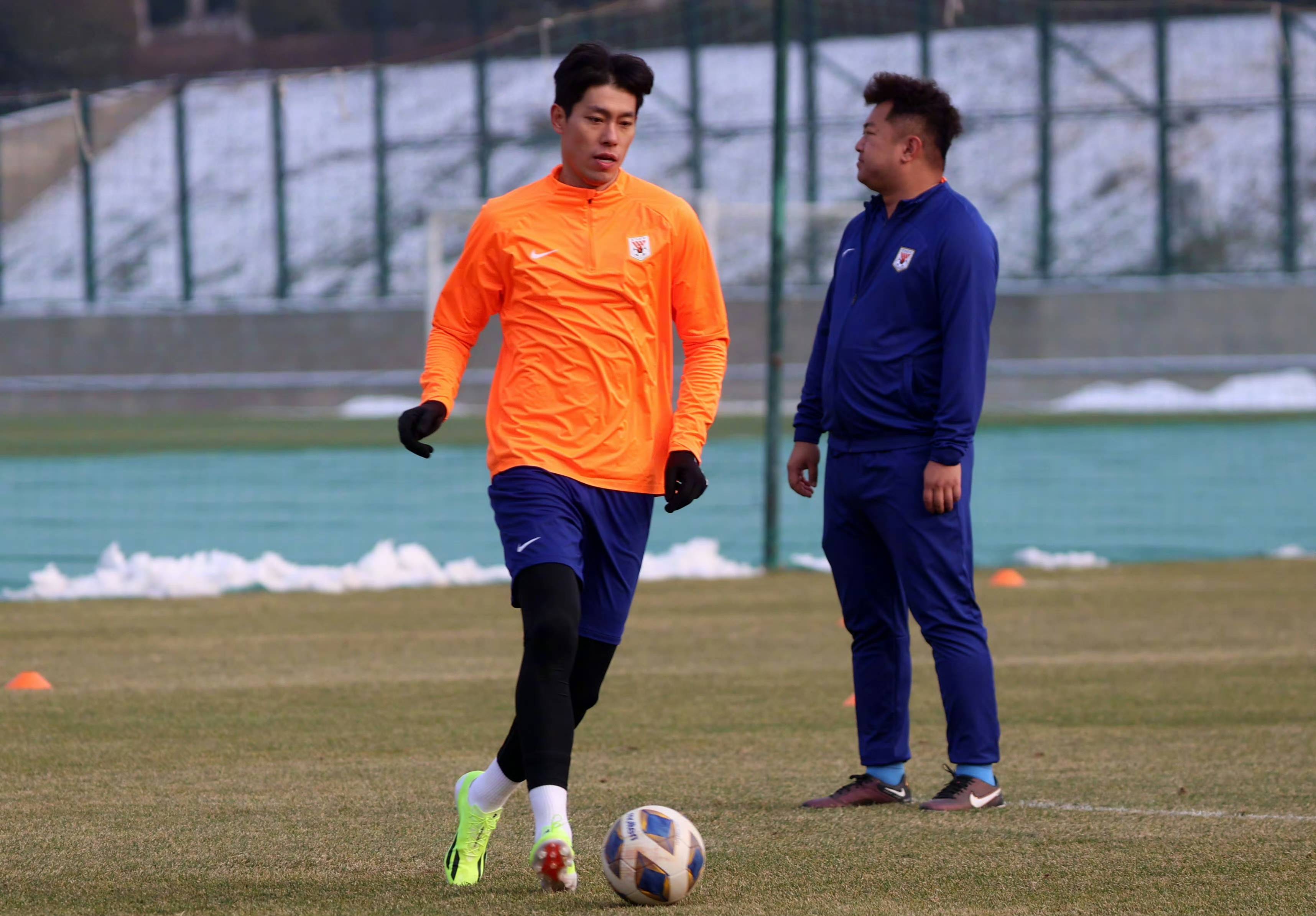 公开赛巅峰对决！嵩山独角兽队小胜塞外鲨队队，冲浪赛场再起波澜；防守强度拉满的简单介绍-华体会网页版