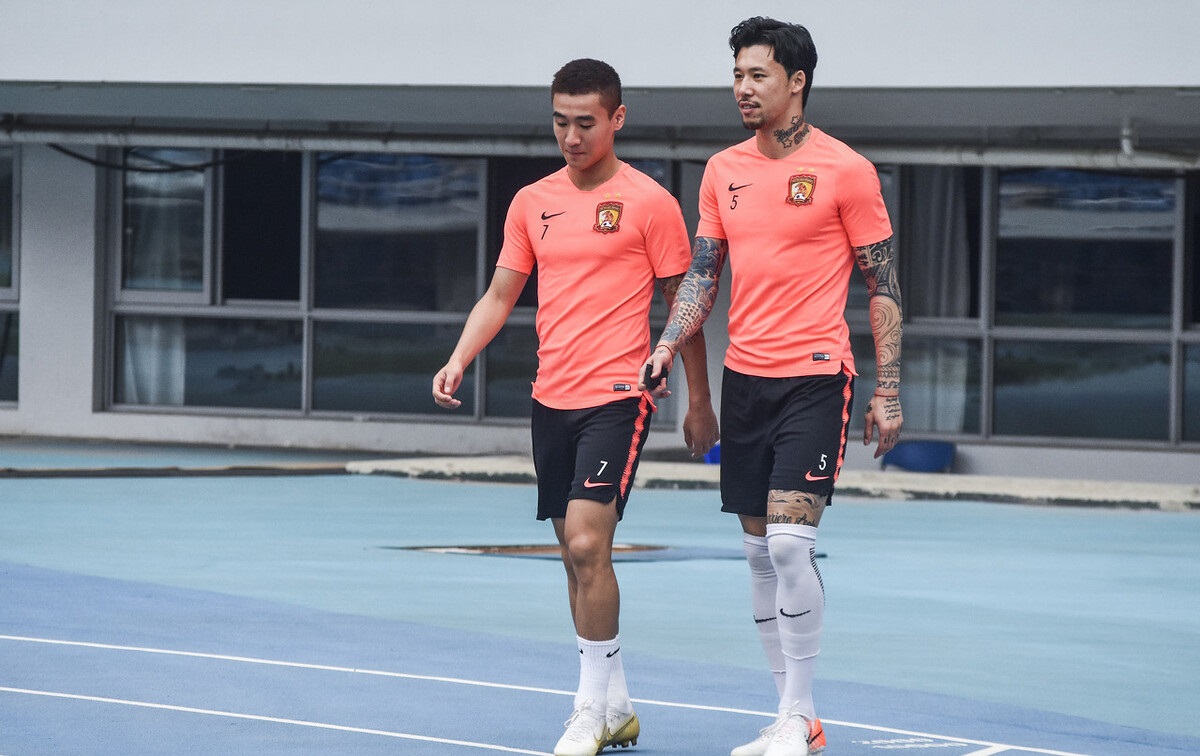  毕尔巴鄂训练开放日，今夜火线驰援引观众欢呼，欧超杯在即，心理建设被强调-华体会平台