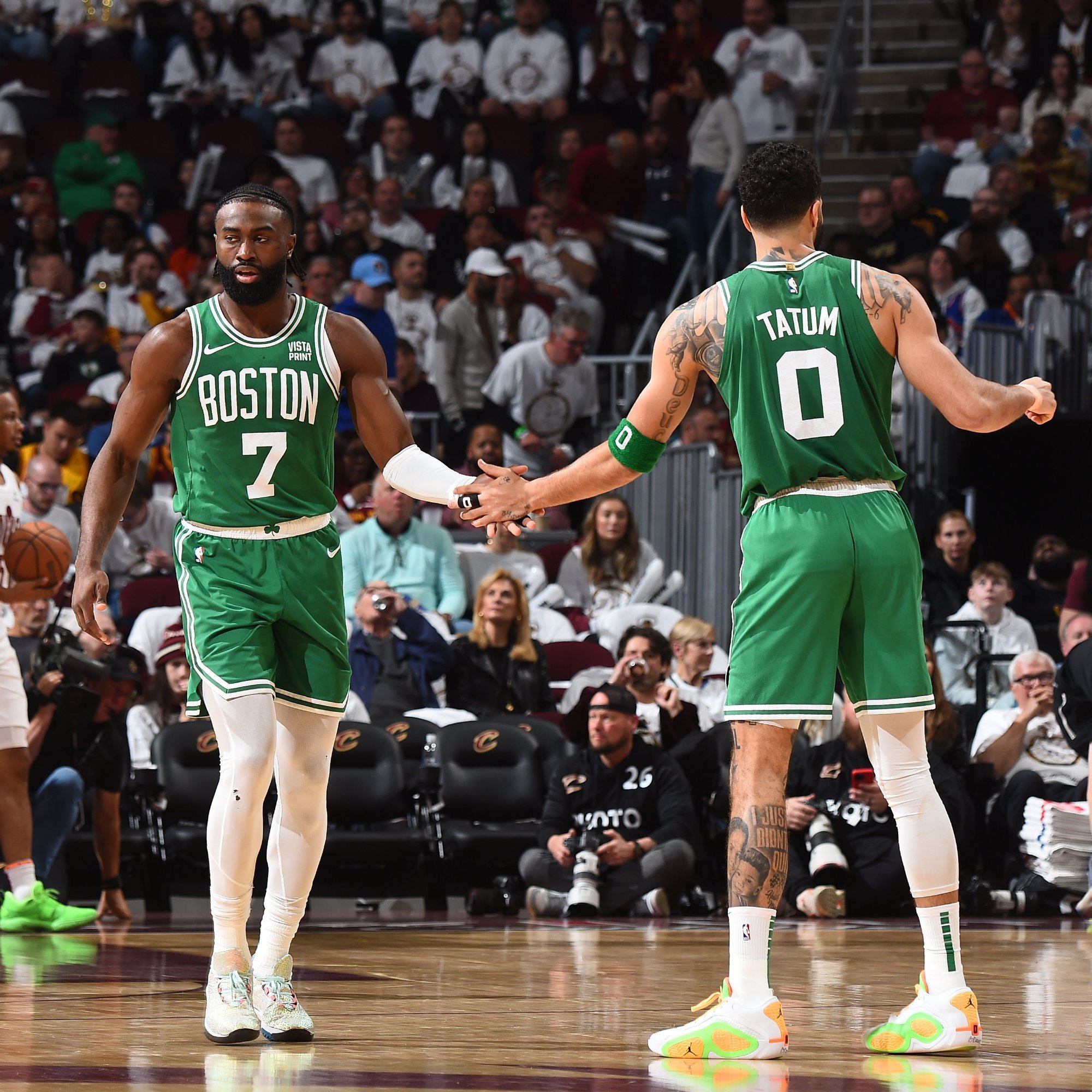 赛地聚焦——NBA季后赛今晚热度飙升；波士顿凯尔特人伤情更新；质疑声仍在；球探报告显示潜力的简单介绍-hth.com