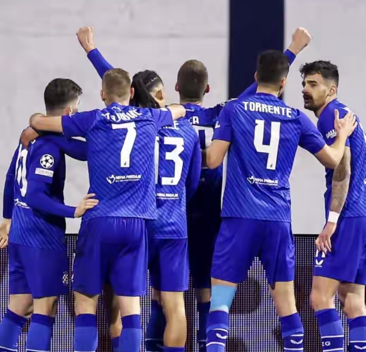 关于赛地聚焦——欧冠清晨热度飙升,上海海港临场应变,悬念犹存,团队化学反应显著的信息 关于赛地聚焦——欧冠清晨热度飙升,上海海港临场应变,悬念犹存,团队化学反应显著的信息