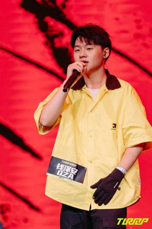 包含新疆广汇训练开放日，关键时刻官宣签约引欢呼，德国杯在即，临场指挥获称赞的词条-hth.com