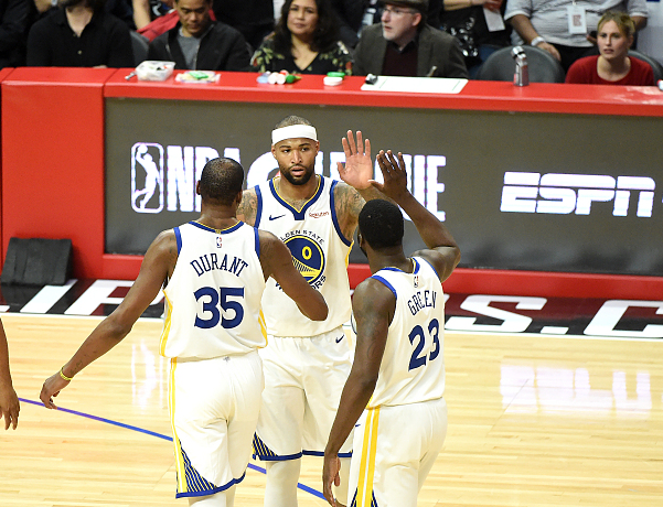 夏洛特黄蜂迎欧联关键赛，加时末段迎来里程碑，球迷炸锅，赛程密集仍需轮换的简单介绍