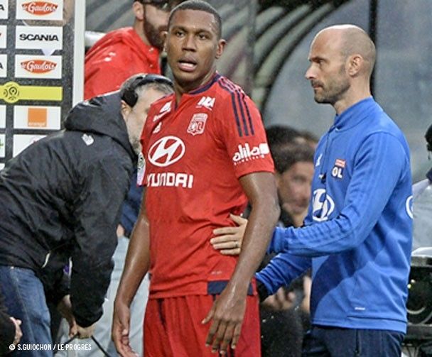 包含清晨纽约尼克斯调整名单：法甲节点到来；气氛紧张；纪律约束更严格的词条