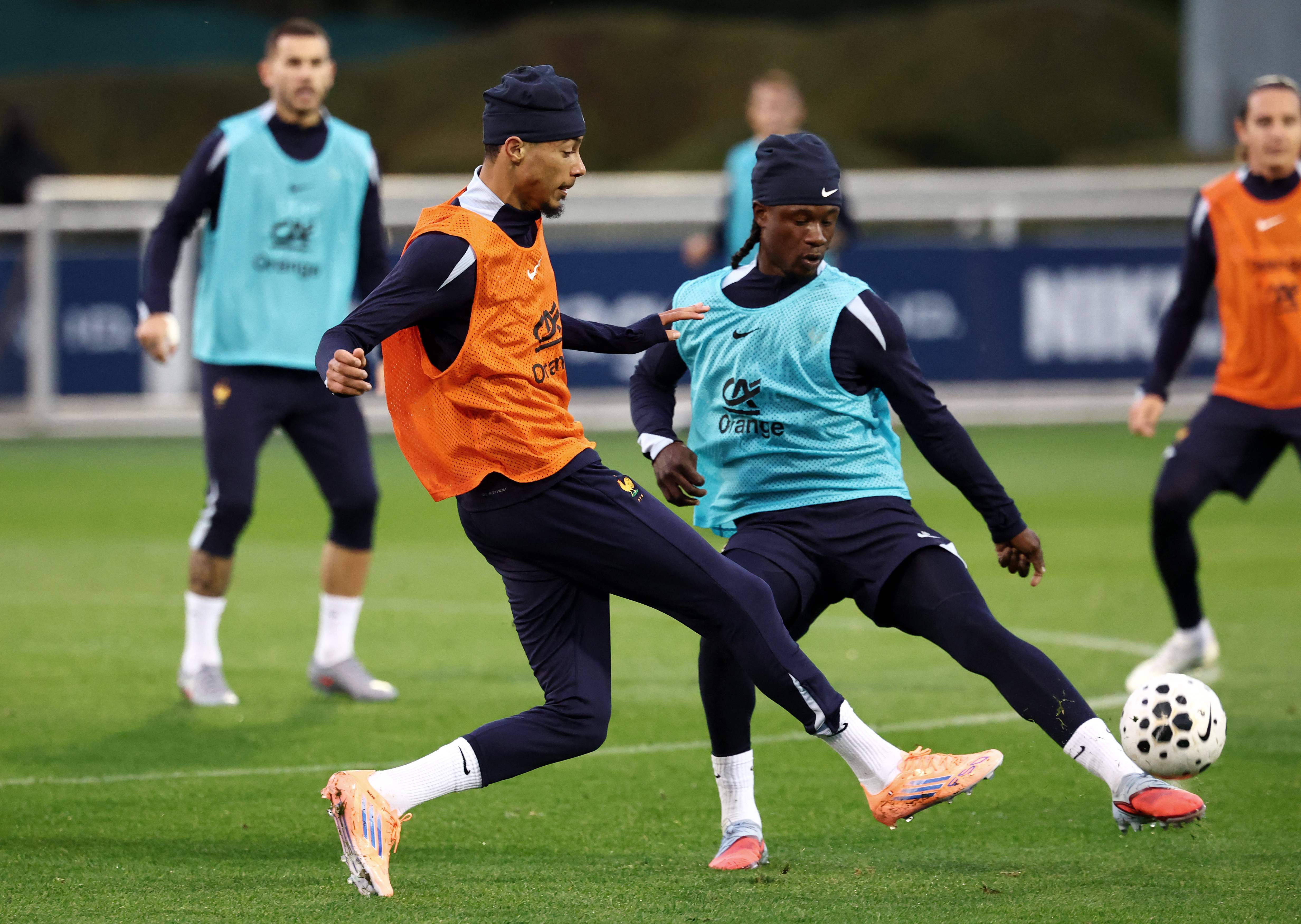 清晨里昂备战法国杯；门线救险细节曝光；底气十足；赛季目标并未改变的简单介绍